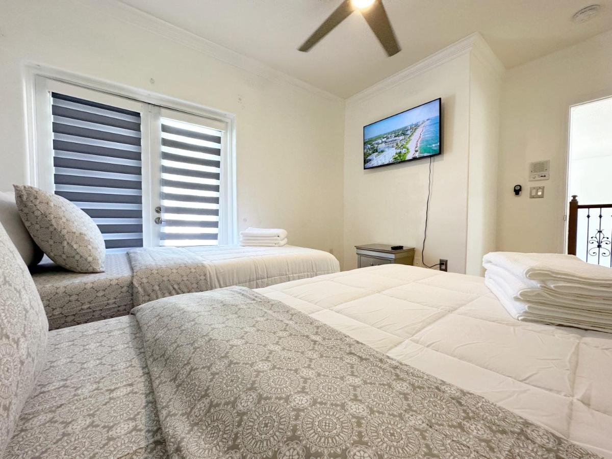 Casa vacanze Spacious And Luxurious 4bd 3br House Pool Tub Bbq Private