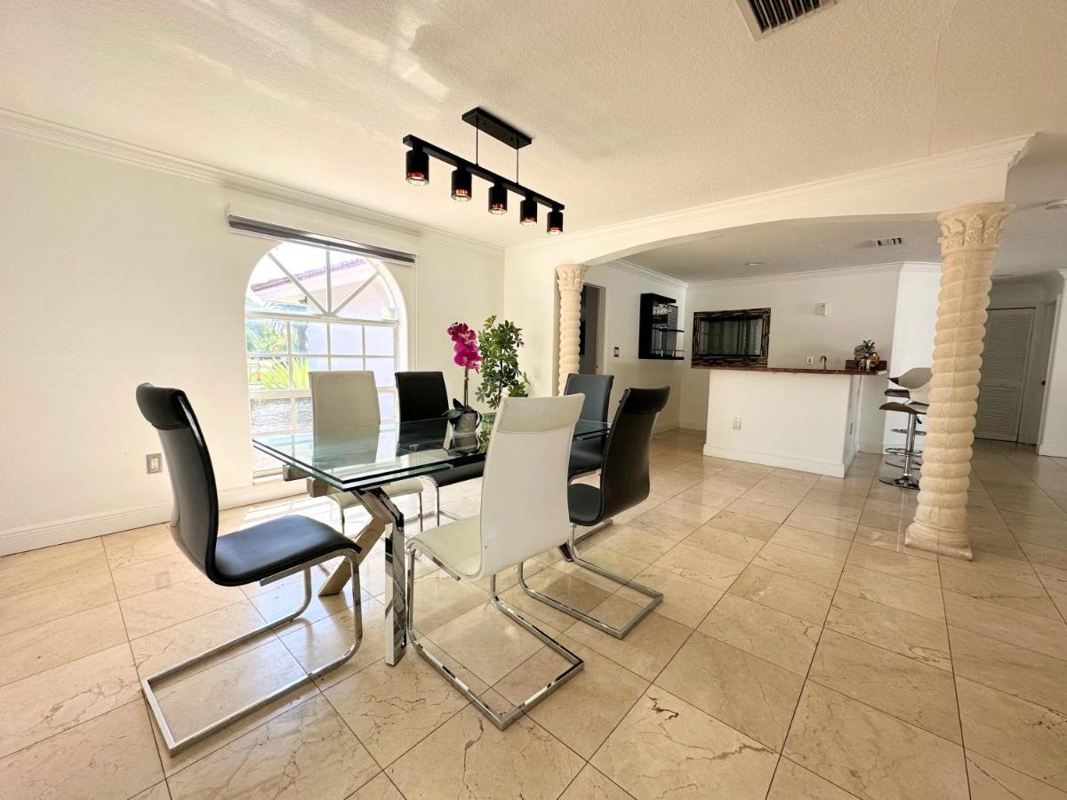 Casa vacanze Spacious And Luxurious 4bd 3br House Pool Tub Bbq Private *