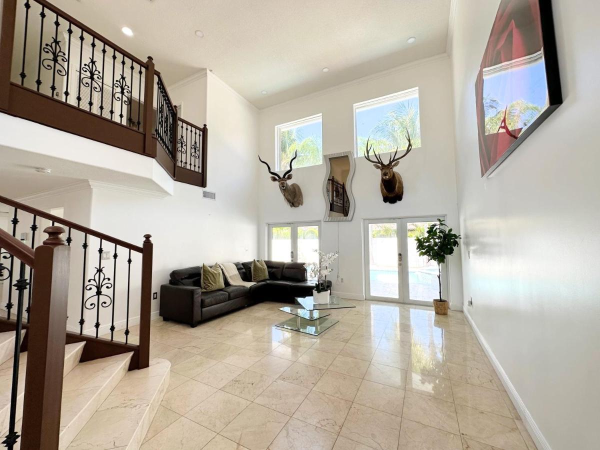 Casa vacanze Spacious And Luxurious 4bd 3br House Pool Tub Bbq Private